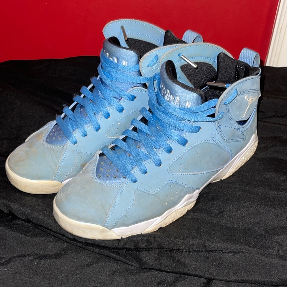 Jordan 7 Pantone